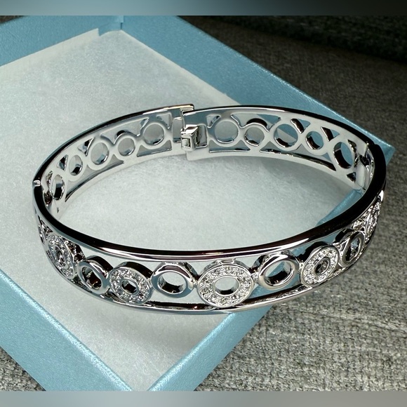 Showtime Bracelet by Touchstone Crystal - Picture 4 of 7